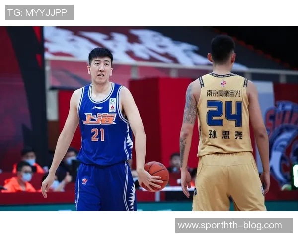 张佳玮解析火箭首胜秘诀强调防守反击与空间拉开策略