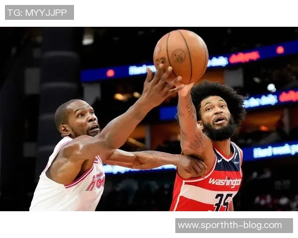 火箭队训练氛围愉快亚当斯谢泼德申京欢声笑语共度时光